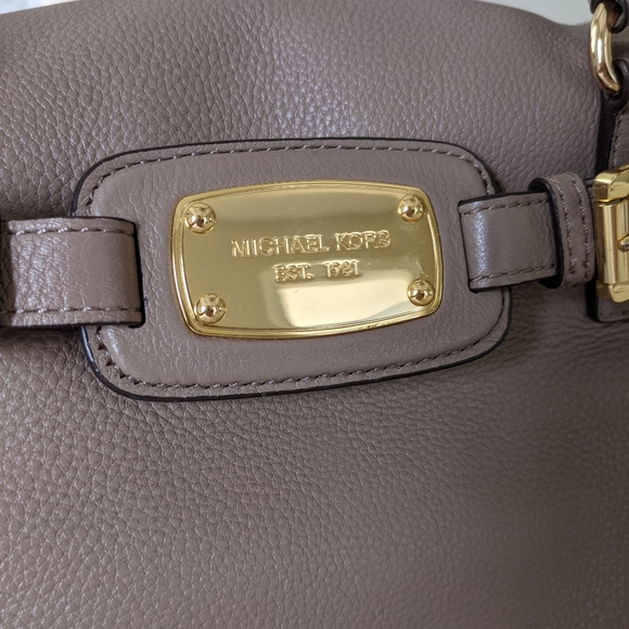 Michael Kors Weekender Bag - Picture 3 of 9